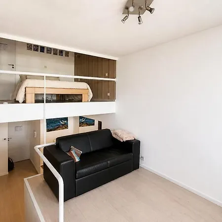 Cozy Duplex, Ps5, Train Station Within Walking Distance & Marina